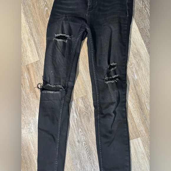 FREE PEOPLE Light Black Distressed Skinny Jeans SIZE 26 US 2 SMALL Knee Hole Emo - Picture 2 of 6